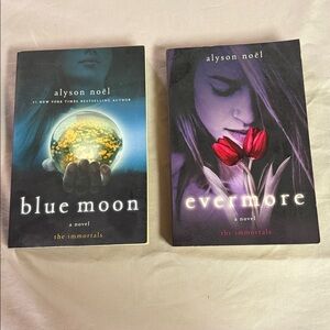Alyson Noël 'Blue Moon' and 'Evermore' Book Set